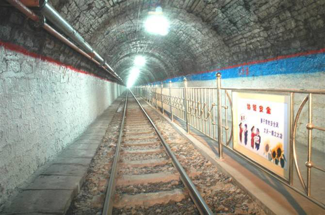 礦井下給煤機振動的好還是甲帶的好？